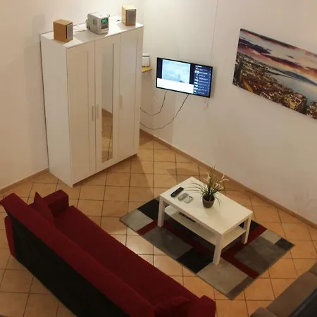 Ai Tribunali Naples