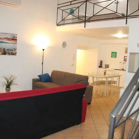 Ai Tribunali Apartment Naples