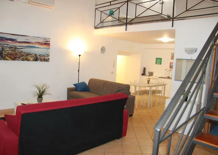 Ai Tribunali 아파트 나폴리